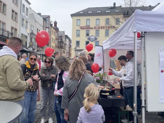 Besucher des Koblenzer Wohnbau Standes in Koblenz