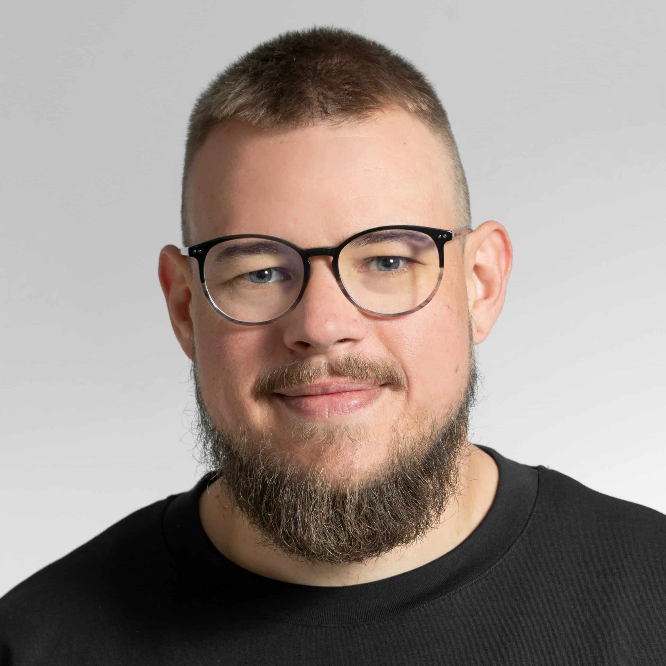 Bastian Schneider-7316-quadrat